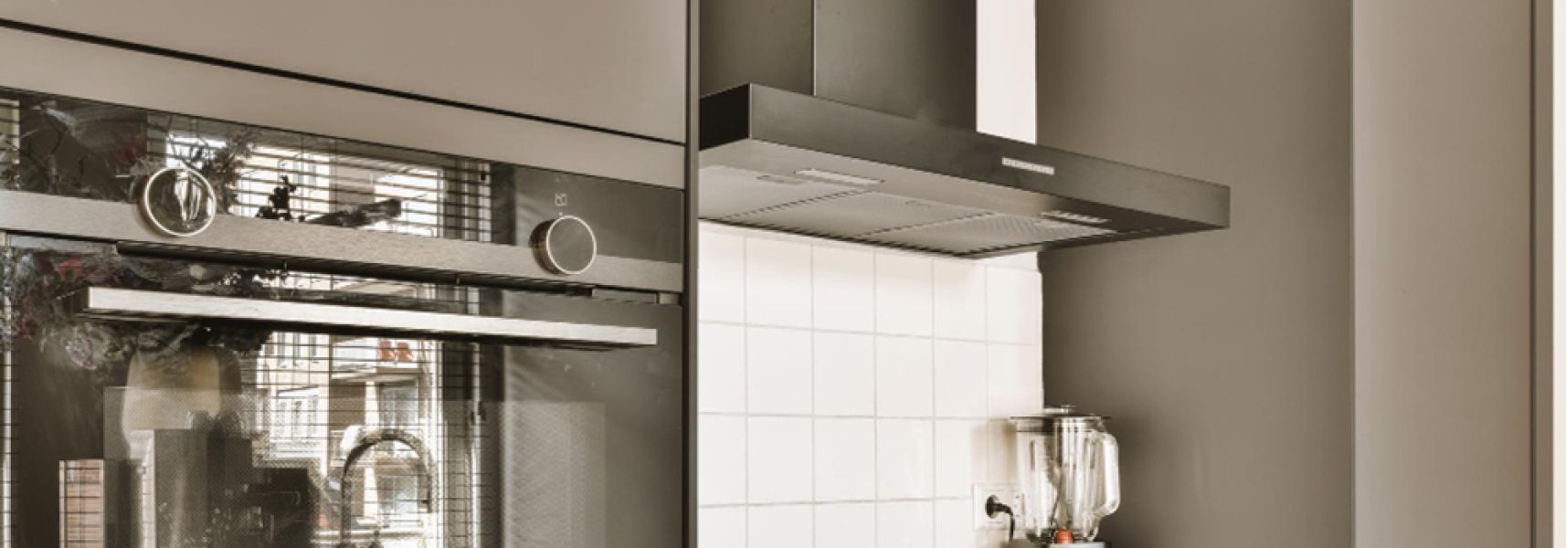 Pensile cappa Pavia: Clean look e praticità con l'anta obliqua