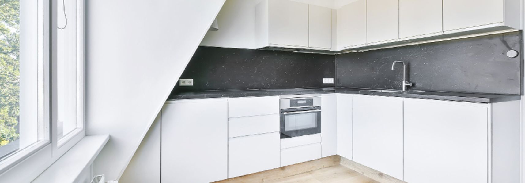 Cucina angolare su misura a Pavia: Criteri di progettazione e soluzioni personalizzabili